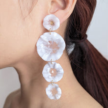 Load image into Gallery viewer, Falling Snow Earrings