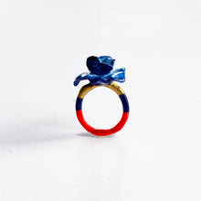 Load image into Gallery viewer, Contraste de Colores Flower Ring