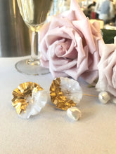 Load image into Gallery viewer, Flowerness Earrings with Pearl