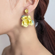 Load image into Gallery viewer, Garden Roses Earrings